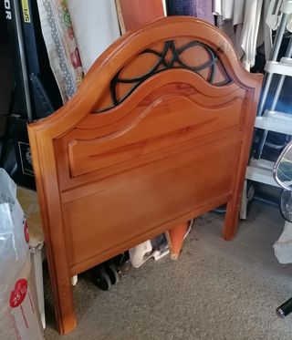 Cabecero y mesita a juego de 90 vale tambien 105