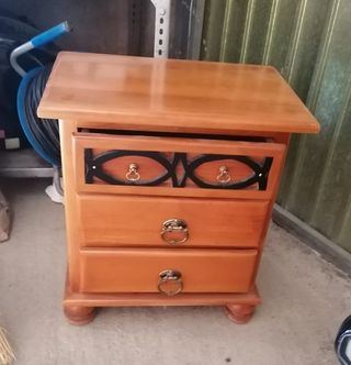 Cabecero y mesita a juego de 90 vale tambien 105