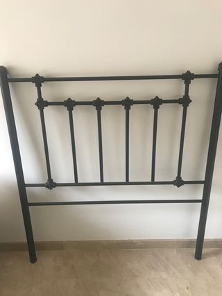 Cabecero de forja y mesita