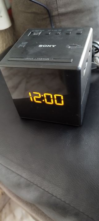 Sony Cubo Radio Despertador