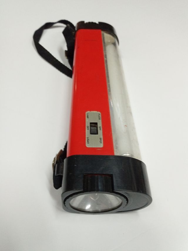 LINTERNA VINTAGE CON TUBO FLUORESCENTE