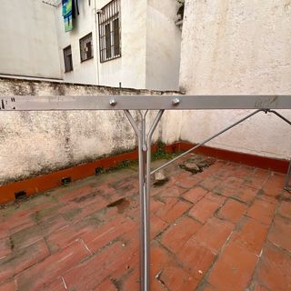 Mesa de comedor Moment de Niels Gammelgaard, Ikea.