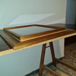 MARCO 6 DORADO PARA CUADROS CON CRISTAL PROTECTOR