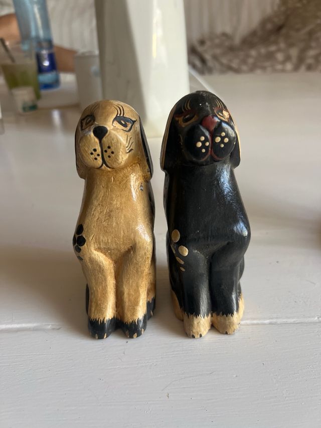 Perros de madera