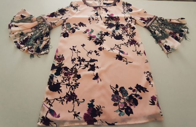 Vestido rosa palo mangas campana.