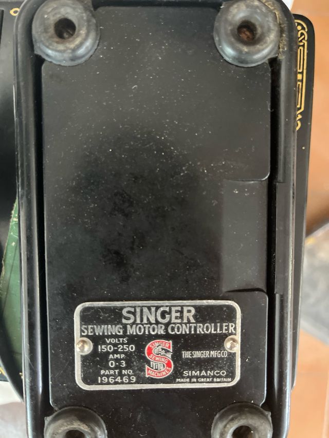 Máquina de coser portátil Singer 221