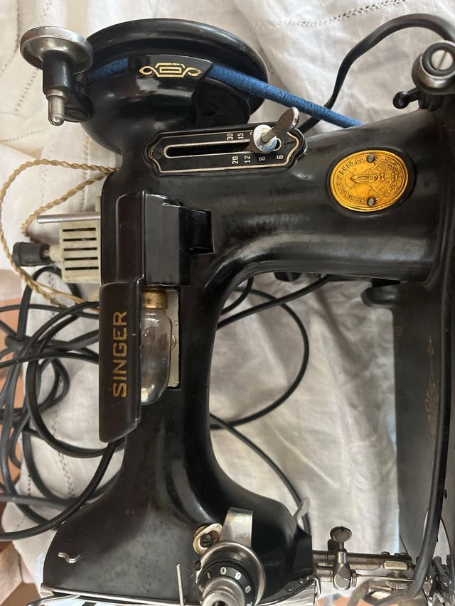 Máquina de coser portátil Singer 221