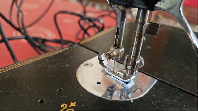 Máquina de coser portátil Singer 221