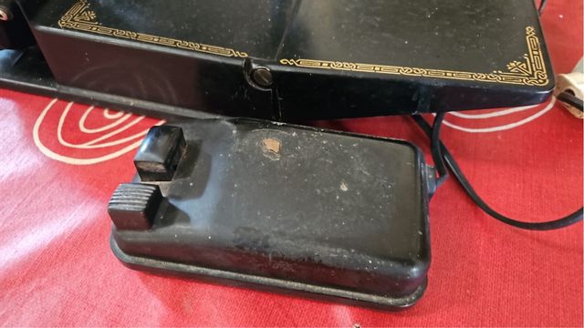 Máquina de coser portátil Singer 221