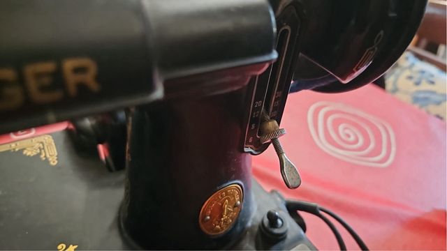 Máquina de coser portátil Singer 221