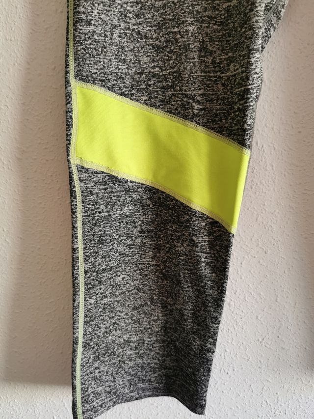 Mallas piratas de chica talla M/L.