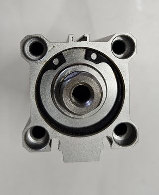 Pistone SMC ECDQ2B32-75D-Y01