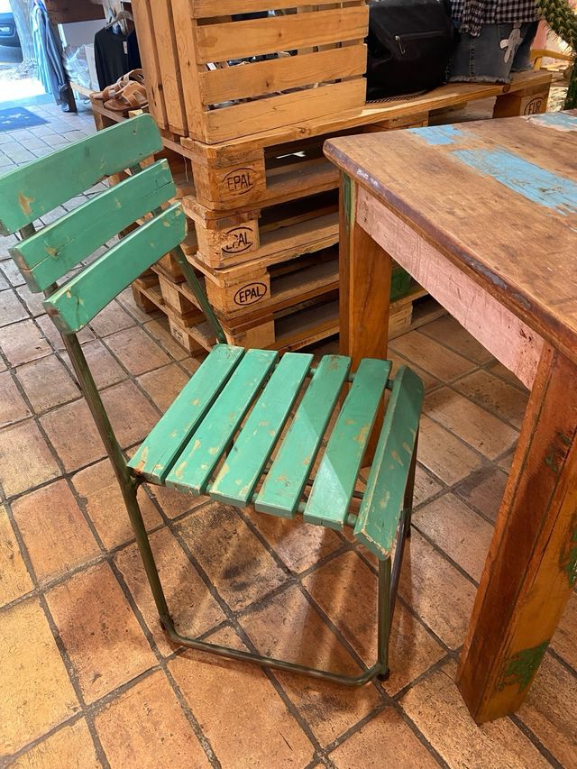 Mesa e duas cadeiras