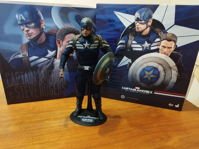 Personaggio di Capitan America 1/6 Hot toys