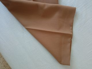 Pantalón de Zara.