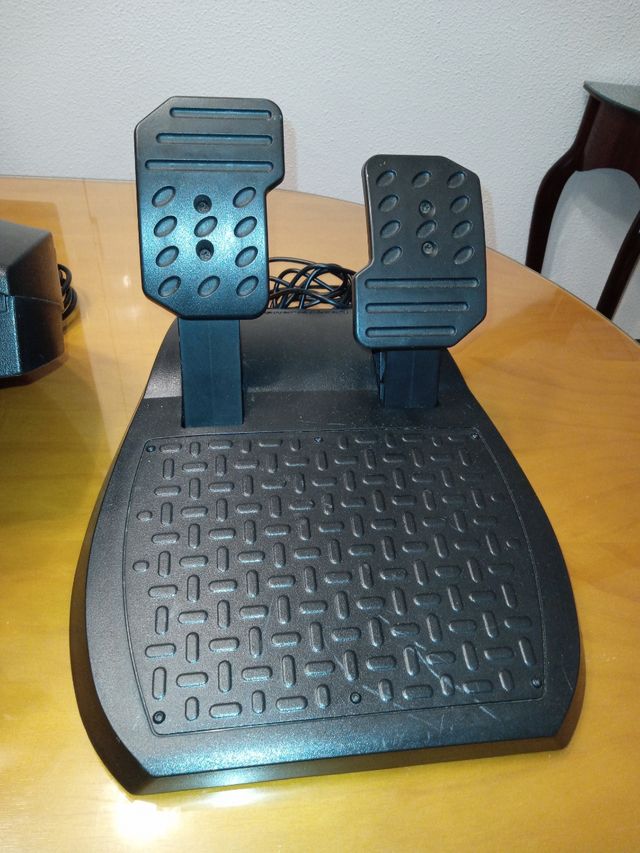 Volante y pedales para PS3 y Pc