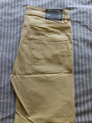 Vaqueros cortos. Zara. Amarillo. Chico