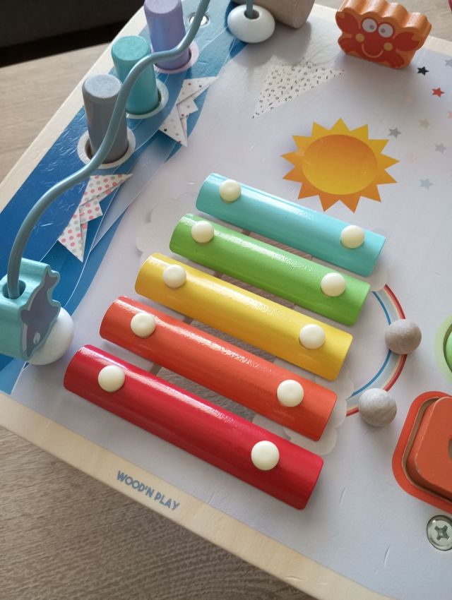 Mesa de actividades bebé