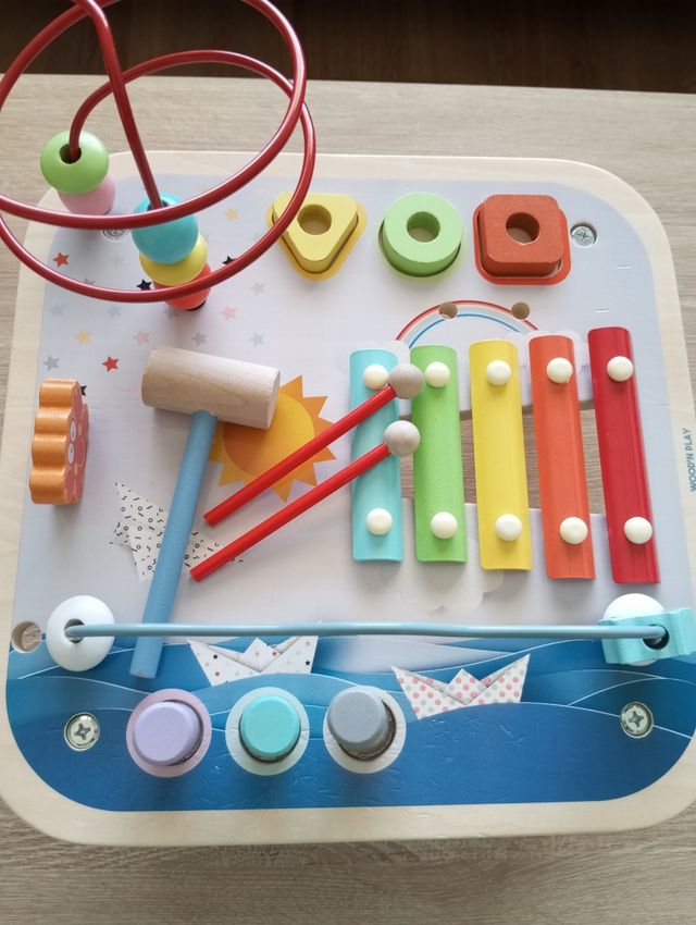 Mesa de actividades bebé