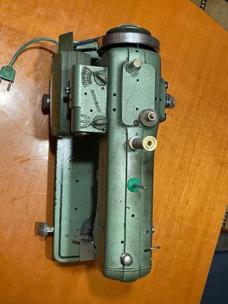 Maquina de coser Refrey 427