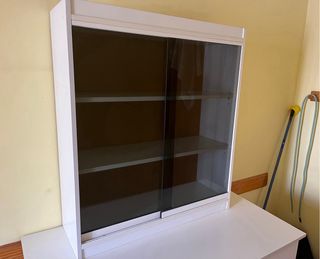 Mueble vitrina lacado en blanco