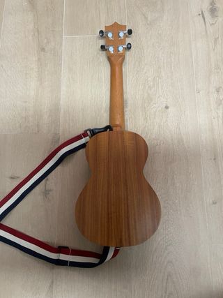 Ukelele y complementos