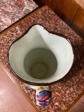 Antigua jarra ceramica pintada