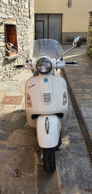 Vespa GTS ie 300