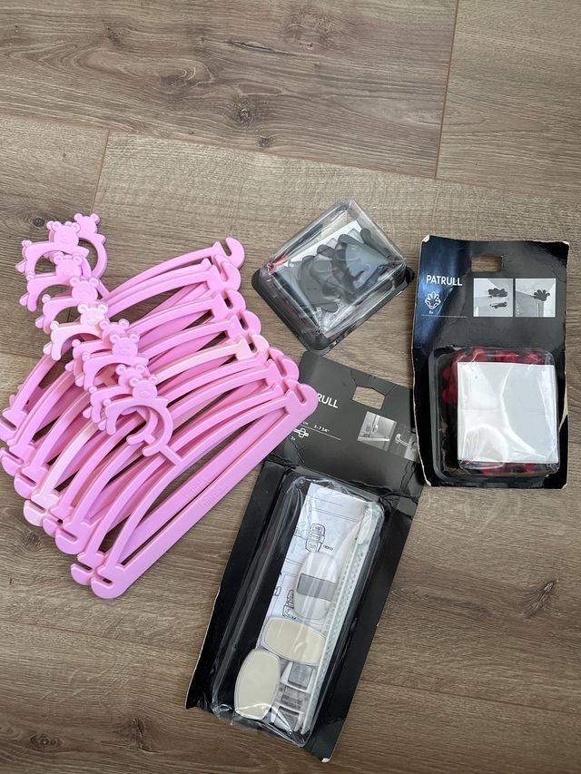 Protectores niño y perchas