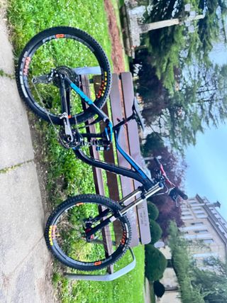 Bici de descenso Giant Glory