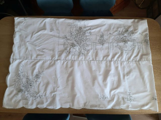 Mantelería bordada a mano