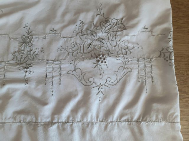 Mantelería bordada a mano