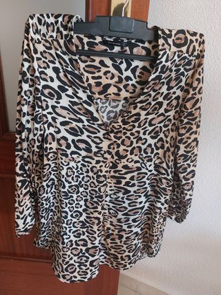 Blusa leopardo de Stradivarius