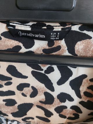 Blusa leopardo de Stradivarius