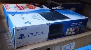 Play Station 4 1tb + 2 mandos + 2 juegos + cables