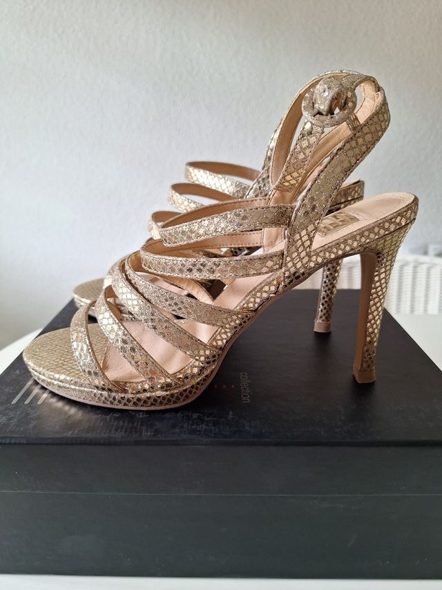 Sandali con tacco alto dorati