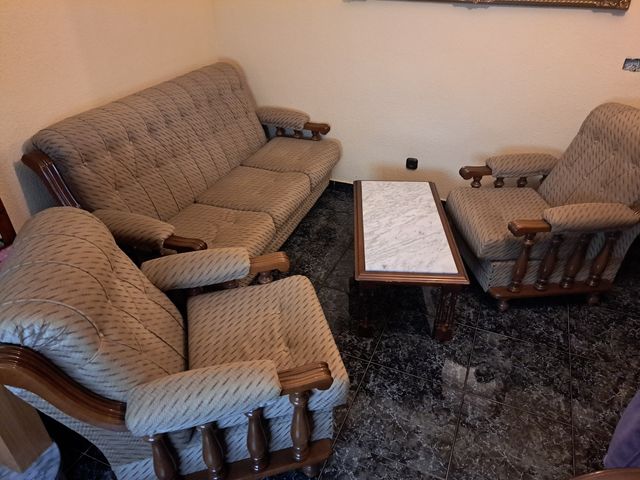 Conjunto de sofas y mesa antigua