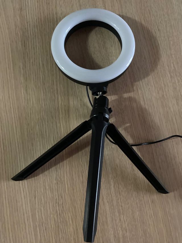 Ring light con treppiede mai usato
