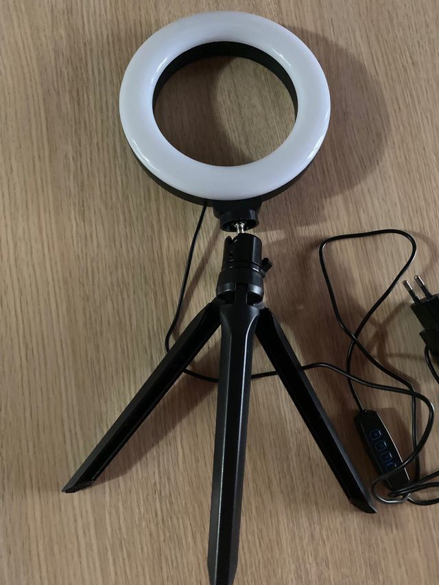 Ring light con treppiede mai usato