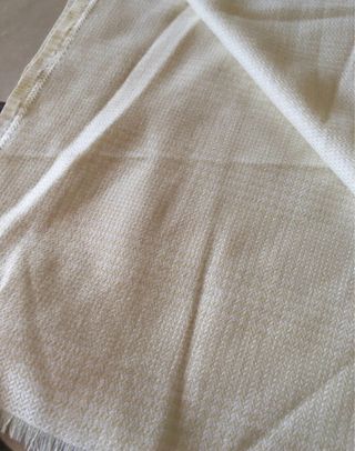 Tessuto bianco e giallo
