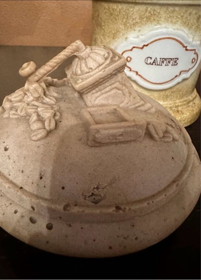 Vaso in terra ceramica decorato per il caffè