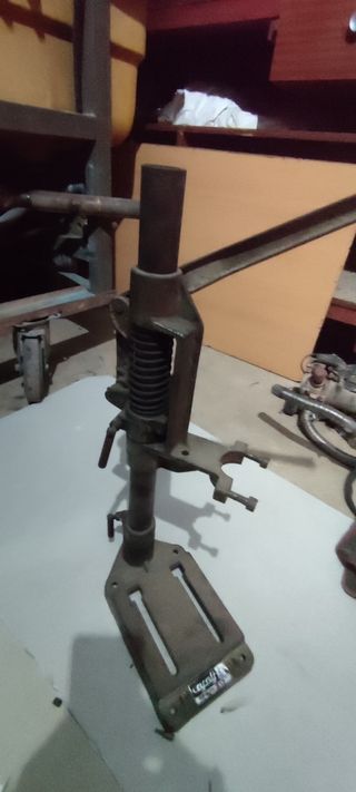 Pie de taladro antiguo