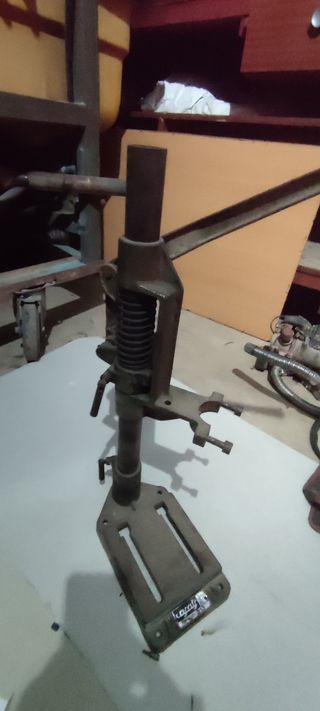 Pie de taladro antiguo