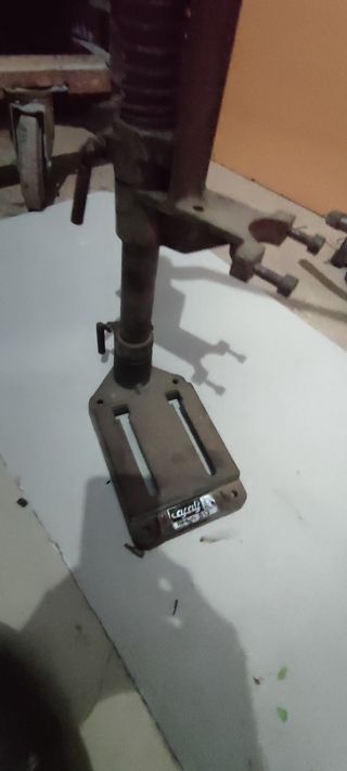 Pie de taladro antiguo