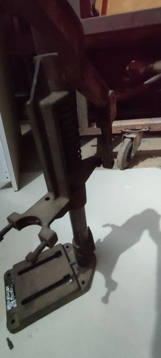 Pie de taladro antiguo