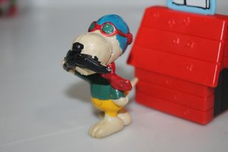 FIGURA PVC SNOOPY AVIADOR MAS REGALO BURGUER KING