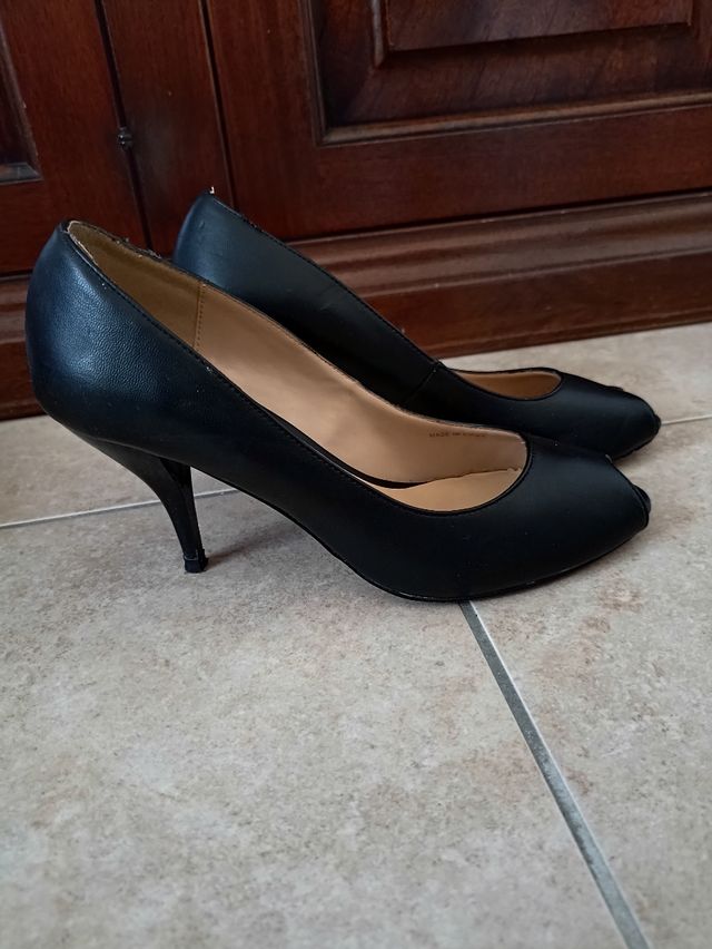 Décolleté Bata nere a bicchierino