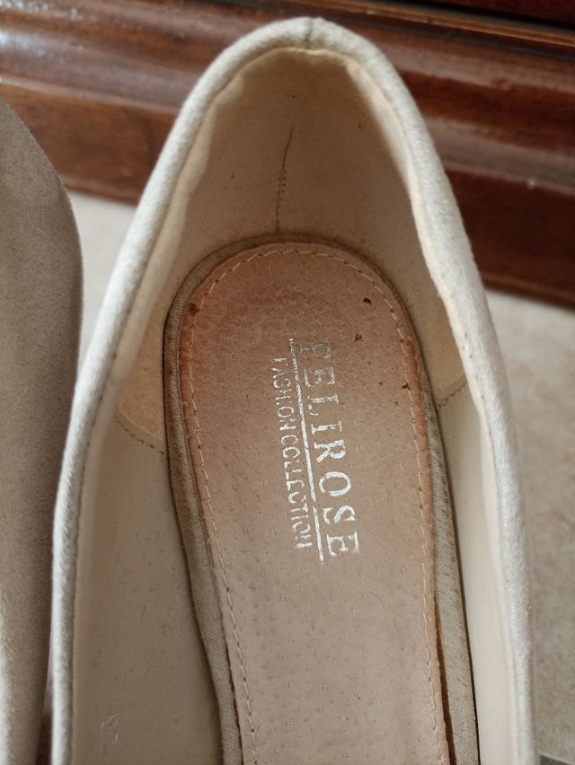 Décolleté beige in pelle scamosciata