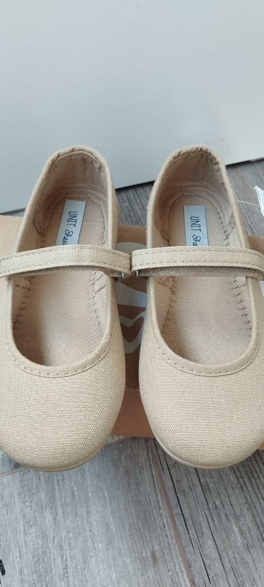 Zapatos tela niña a estrenar