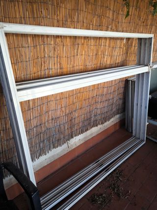 Ventanas de doble hoja de aluminioio.